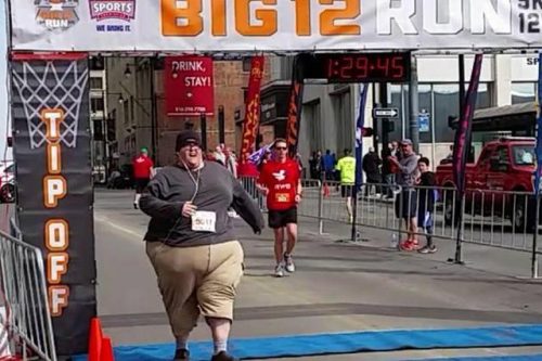 关于逆境中的神勇：车手挑战极限的故事的信息