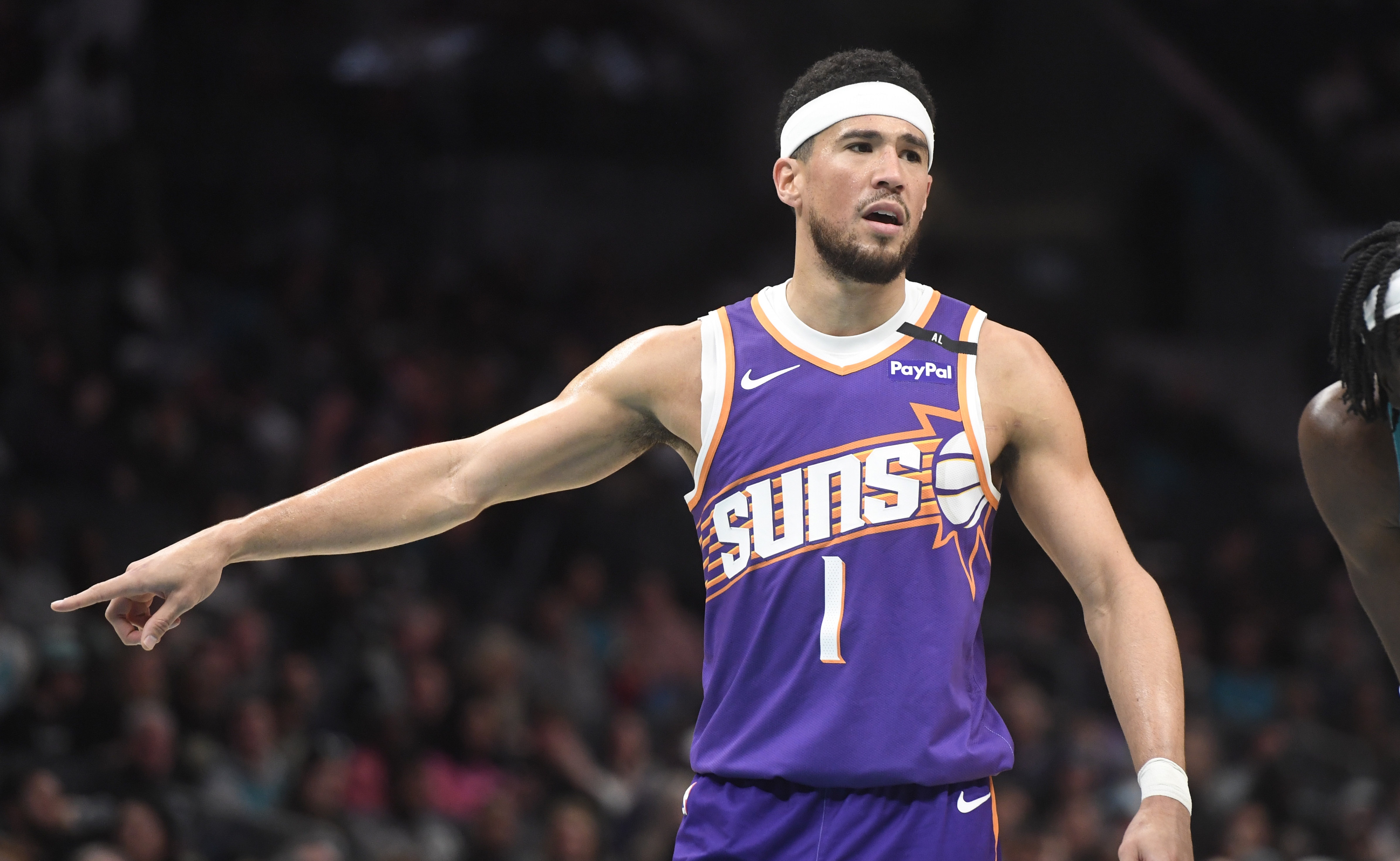 &quot;布克砍下高分，太阳光辉不减&quot;的简单介绍