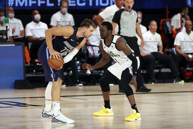 关于模拟比赛:专家预测季后赛可能的关键对决的信息 关于模拟比赛:专家预测季后赛可能的关键对决的信息