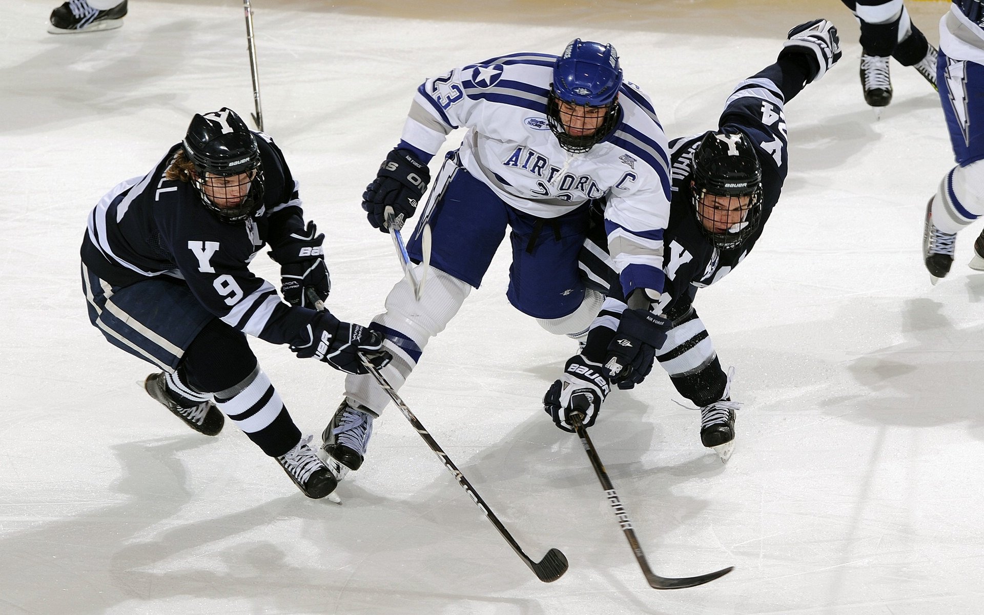 逆境中的“钢铁意志”:那些在低谷中崛起的传奇队伍,钢铁意志的名人